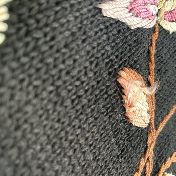 Vintage Worthington Floral Embroidered Beaded Accent Sweater M - Picture 7 of 9